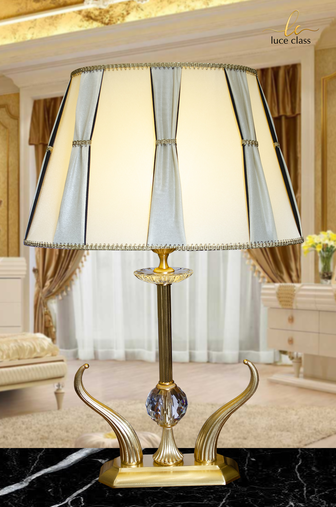 Lampada di lusso elegante in ottone dorato prestigioso lume da tavolo