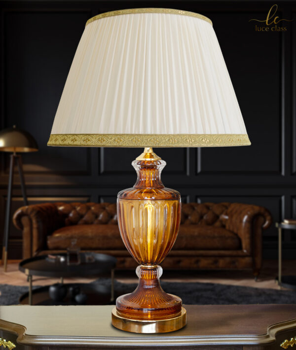 Lampada da tavolo grande classica in cristallo ambra con paralume in cotone  avorio