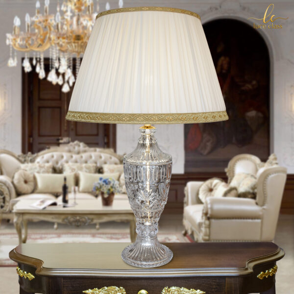 Lusso ed eleganza, lampada da salotto in puro cristallo con paralume  plissettato in misto seta.