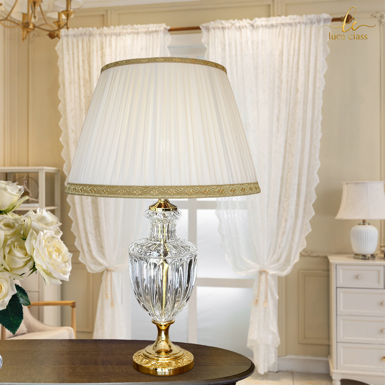 Prestigiosa lampada da salotto in puro cristallo e ottone pesante con  paralume plissettato