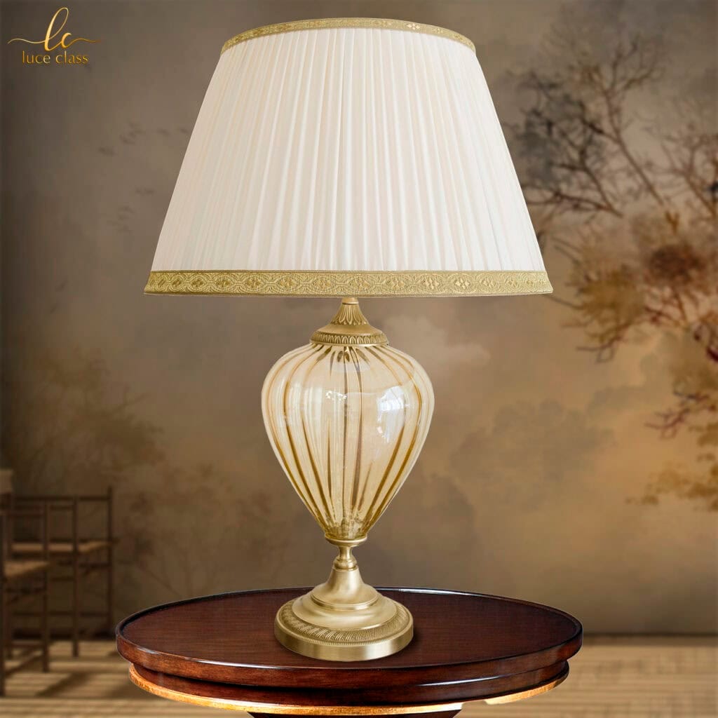 Lampada da tavolo classica vetro Murano ambra e ottone con paralume seta plissé